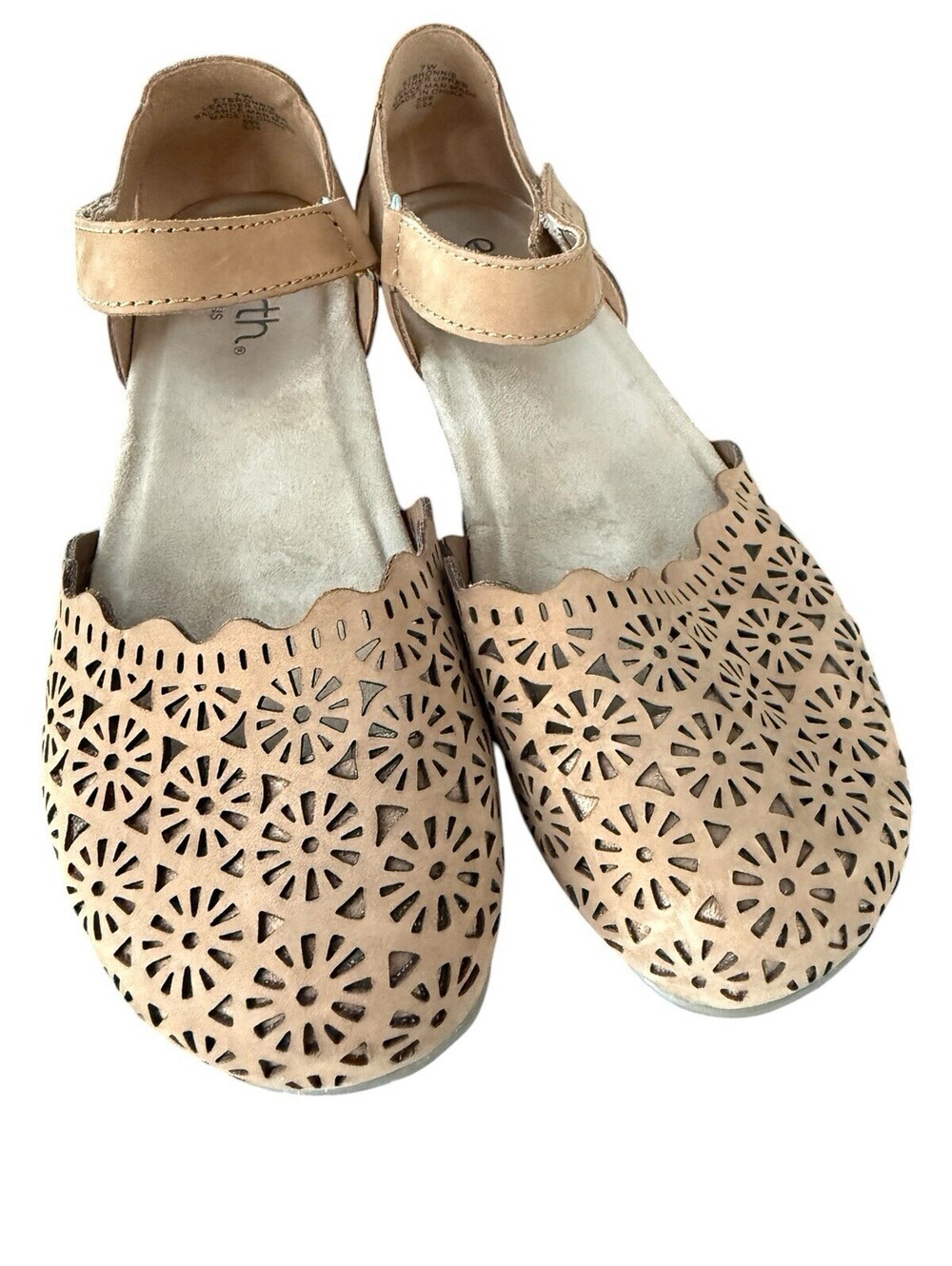 Earth Orgins Closed Toe Maryjane Flats Size 7 Wide Comfort Shoes